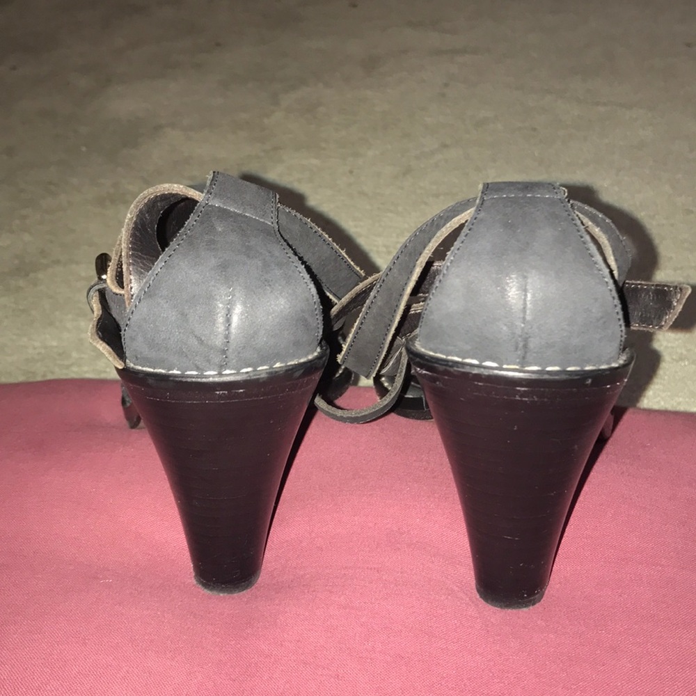 Shoes - Picture 7 of 8